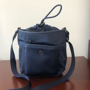 lululemon athletics crossbody bag